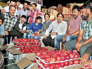 apple auction in market-