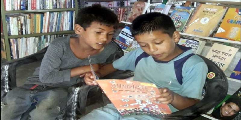 कबाड़ से किताबें खरीदकर खोला गांव में पुस्तकालय