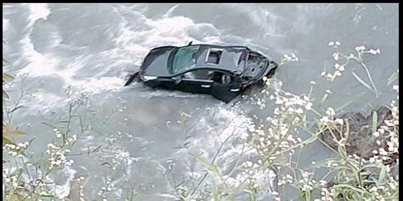 पर्यटकों की कार ब्यास नदी में गिरी, सभी लापता