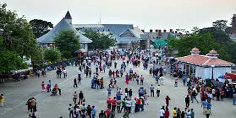 वीकेंड में शिमला, मनाली में उमड़ी पर्यटकों की भीड़